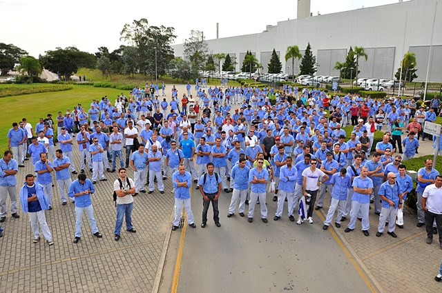 Metalúrgicos da Volkswagen de São José dos Pinhais votam nesta segunda (19) acordo salarial com inclusão do PPE